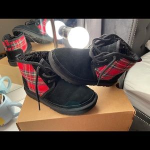 Barely worn. I just bought them too small.